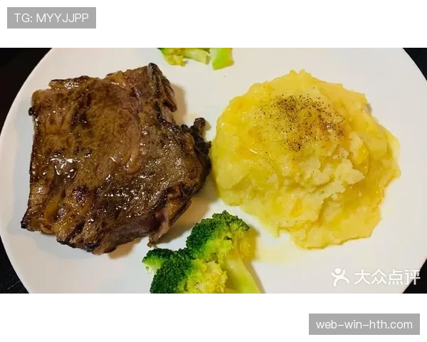 亚历克斯·摩根在家练完核心顺手煎了牛排，这日子谁顶得住