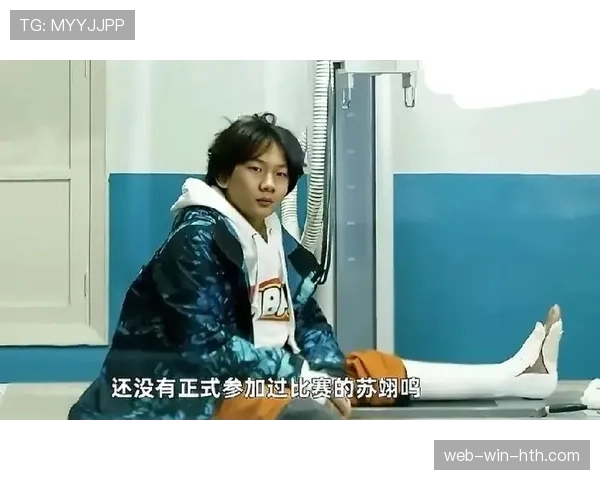 苏翊鸣拎着那只名牌箱子下飞机，隔壁乘客都像在跟着他走秀，钱包瞬间尴尬